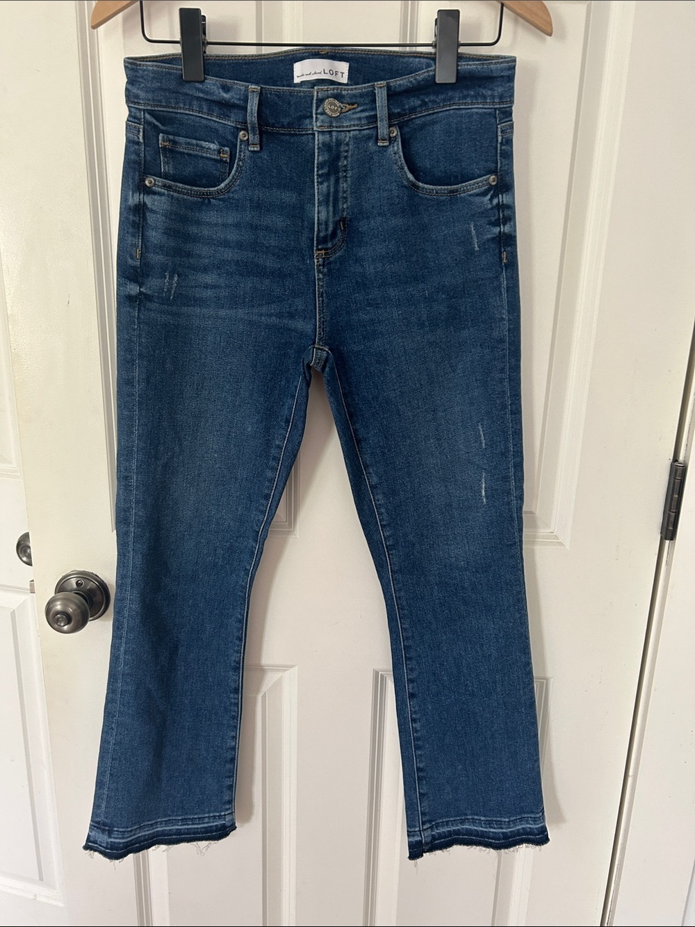 LOFT Slim Pockets Cropped Raw Hem Jeans Size 4 dark blue denim inseam  25”